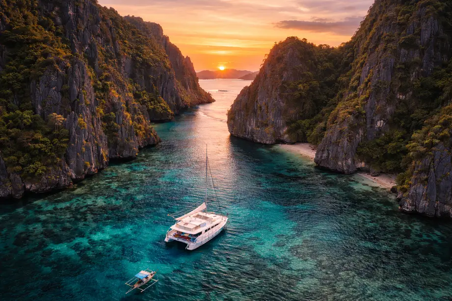 El Nido lagoon and limestone cliffs